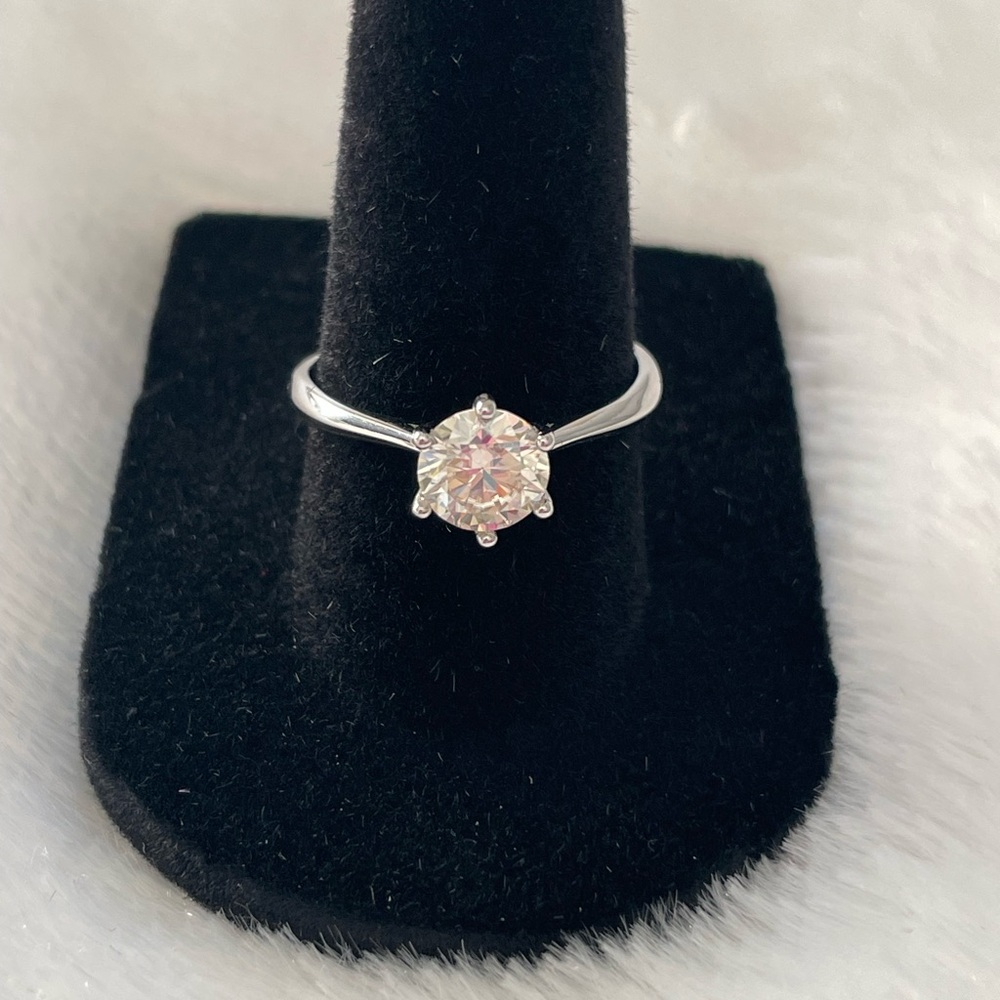 1 ct Moissanite solitaire women’s adjustable ring - Picture 2 of 6